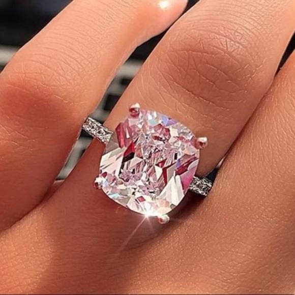 18K White Gold 8 Carat Solitaire Engagement Ring, cute Ring, shiny Ring. - Picture 2 of 7